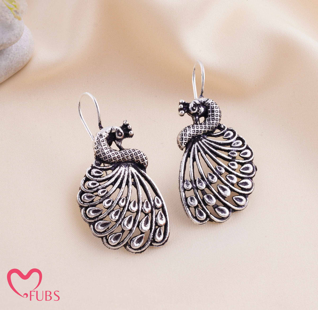 FUBS Purse of Surprises – Pink Dupatta, Jaipuri Earrings, Oxidised Kada & Bracelet