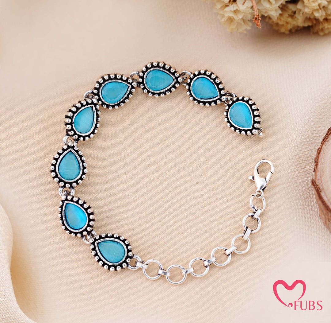 Gehno ki Peti : 9 Earrings, 5 Bracelets, 5 Rings and a Sandesh Patra in a Premium Jewelry Box