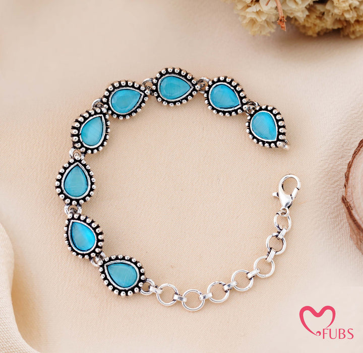 Gehno ki Peti : 9 Earrings, 5 Bracelets, 5 Rings and a Sandesh Patra in a Premium Jewelry Box
