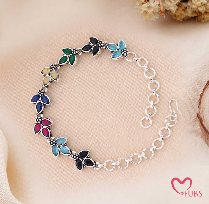 Gehno ki Peti : 9 Earrings, 5 Bracelets, 5 Rings and a Sandesh Patra in a Premium Jewelry Box