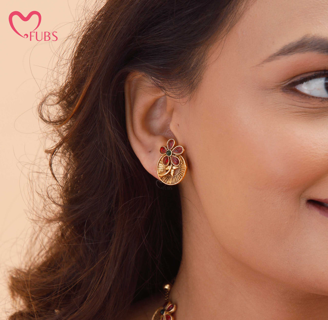 Classic Flower Motif Necklace & Earrings Combo