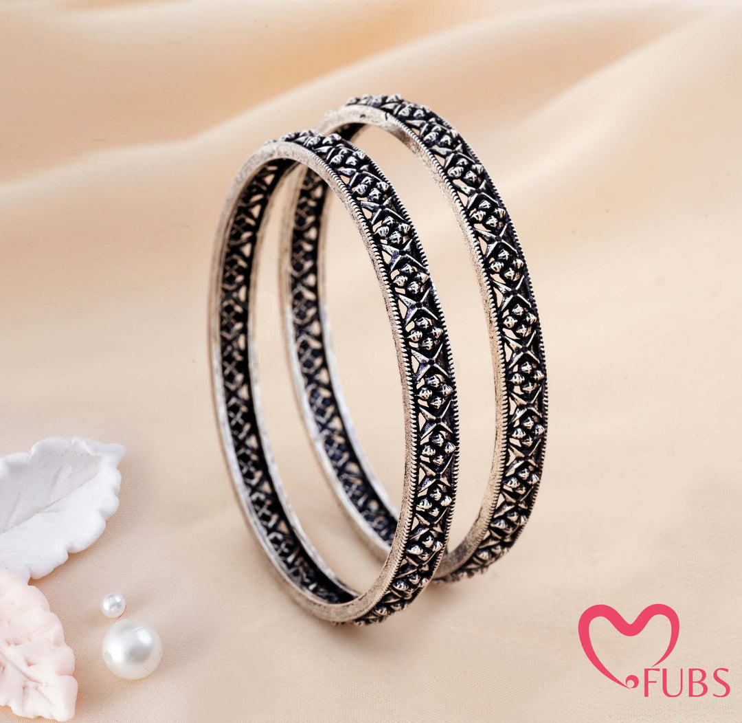 Traditional Textured Bangle Set