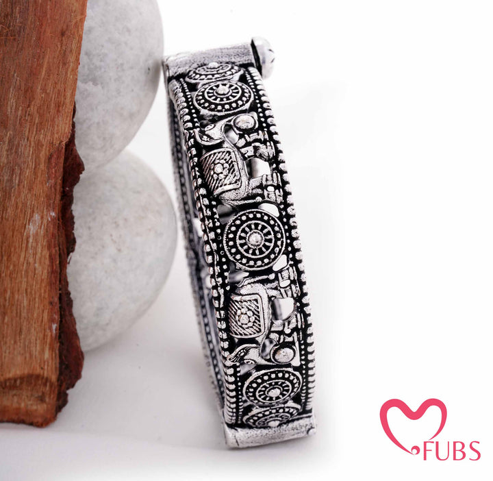 Handcrafted Oxidised Elephant Pattern Bangle