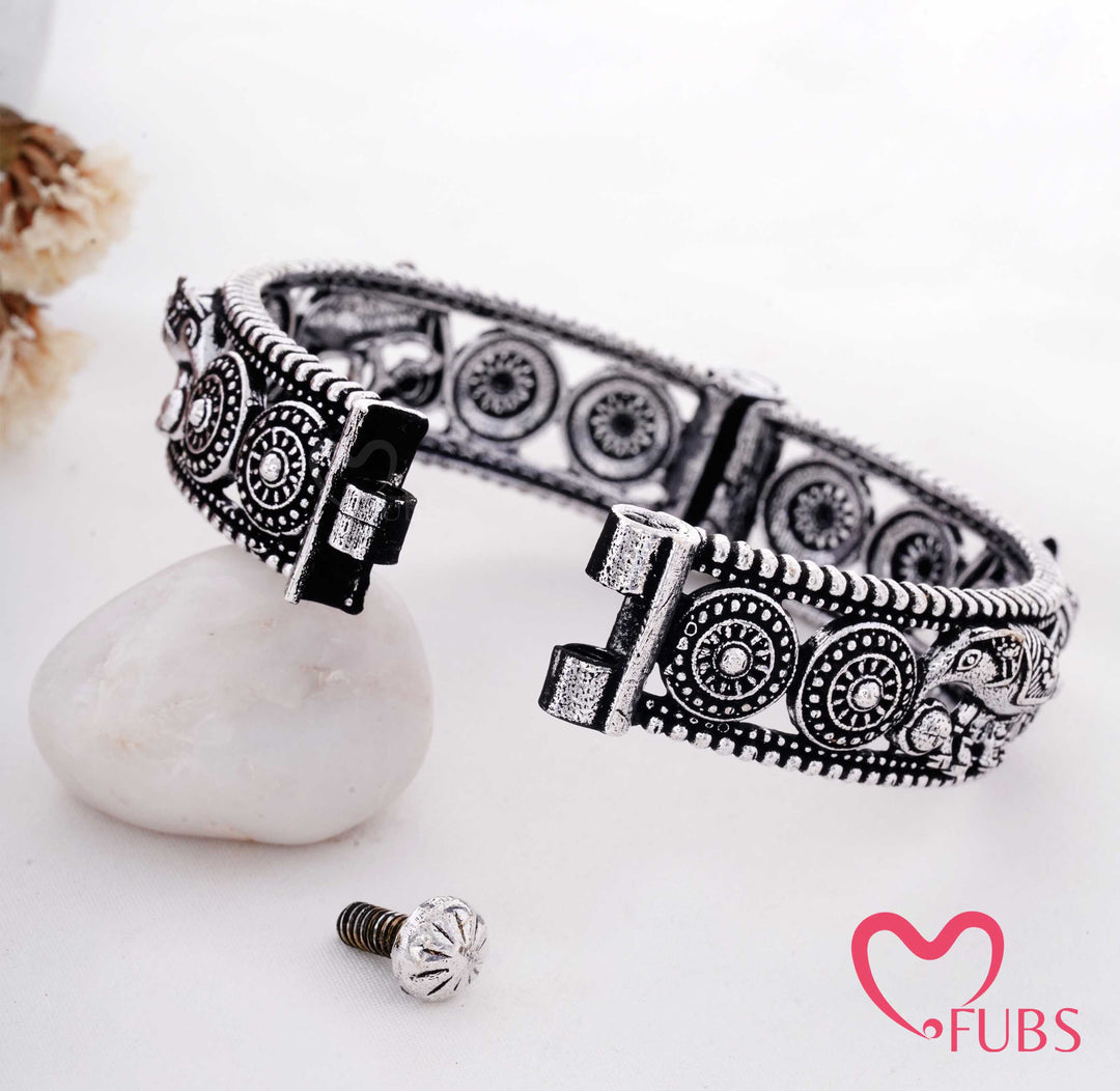 Handcrafted Oxidised Elephant Pattern Bangle