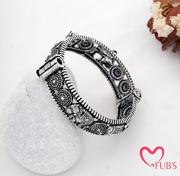 Handcrafted Oxidised Elephant Pattern Bangle