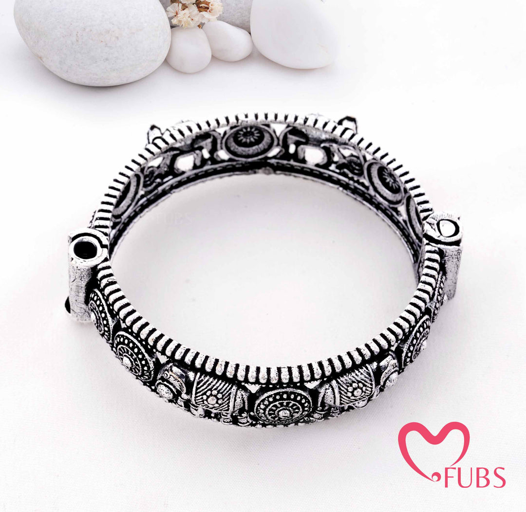 Handcrafted Oxidised Elephant Pattern Bangle