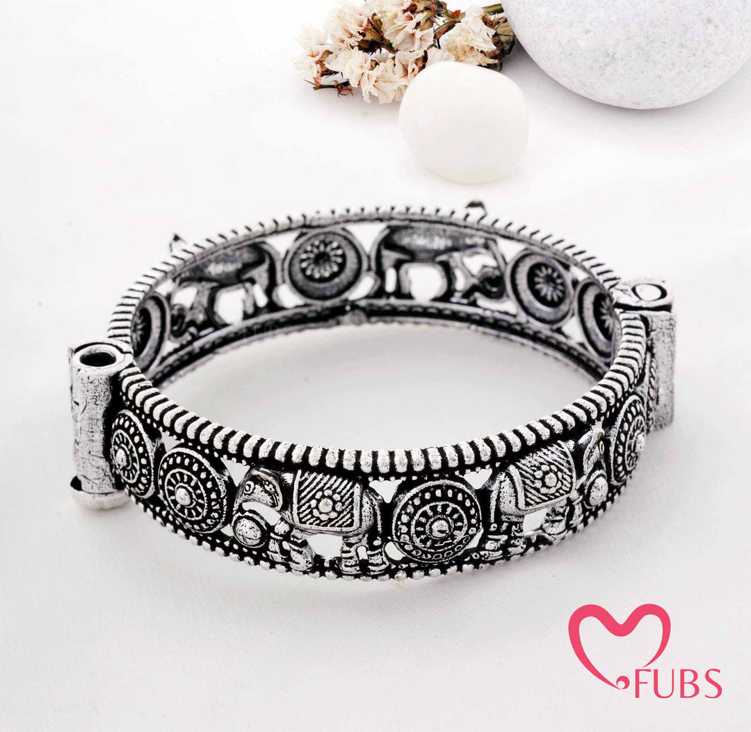 Handcrafted Oxidised Elephant Pattern Bangle