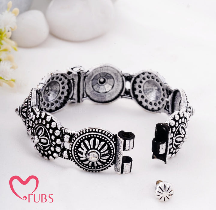 Oxidised Round Floral Engraved Bangle