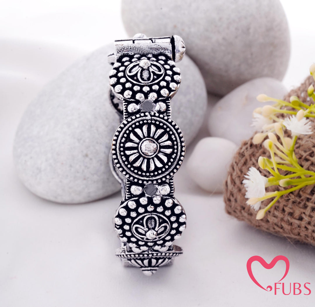 Oxidised Round Floral Engraved Bangle