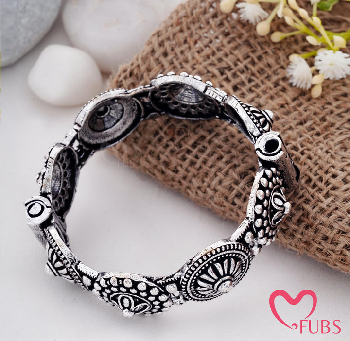 Oxidised Round Floral Engraved Bangle