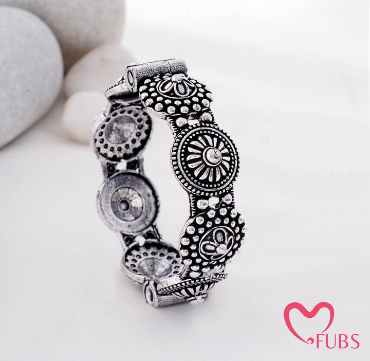 Oxidised Round Floral Engraved Bangle