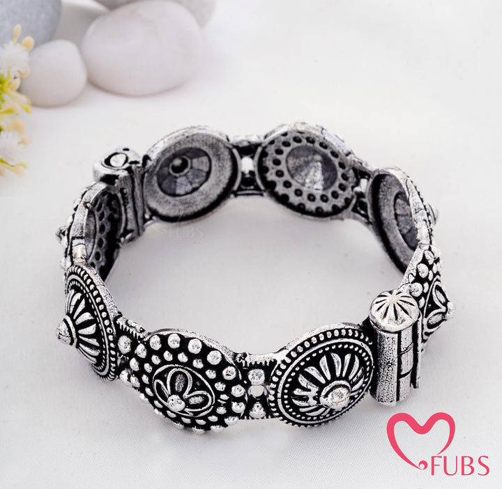Oxidised Round Floral Engraved Bangle
