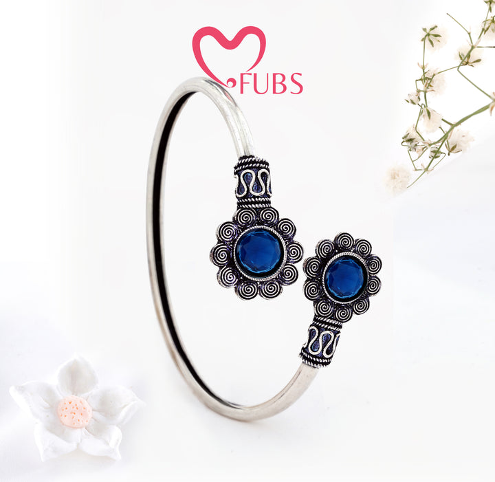 Antique Stone-Studded Adjustable Bracelet