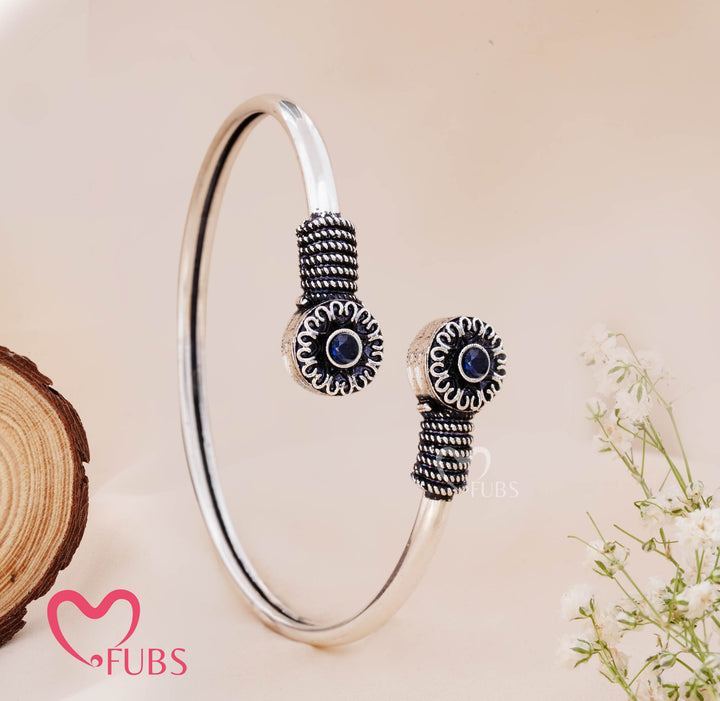 Oxidized Floral End Bracelet