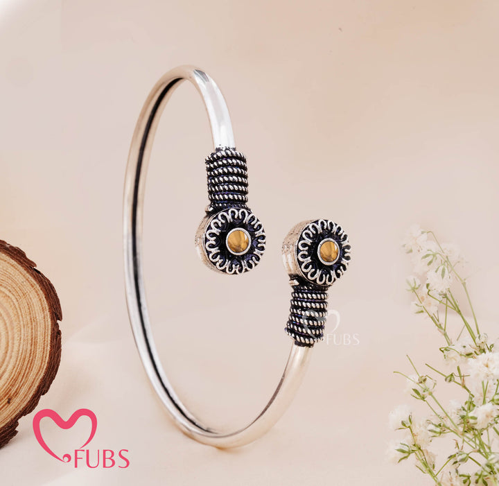 Oxidized Floral End Bracelet