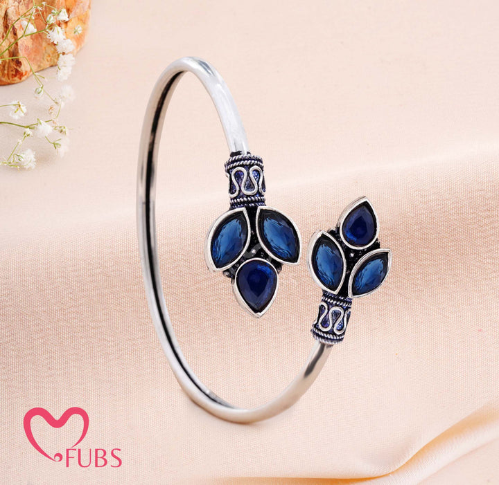 Traditional Leaf Design Adjustable Bracelet