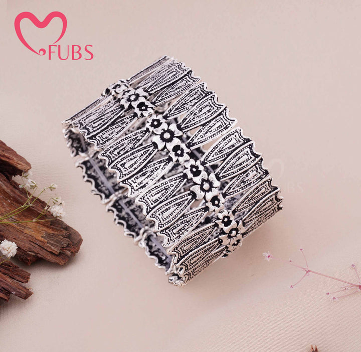 Antique Floral Pattern Wide Bracelet for Traditional Style