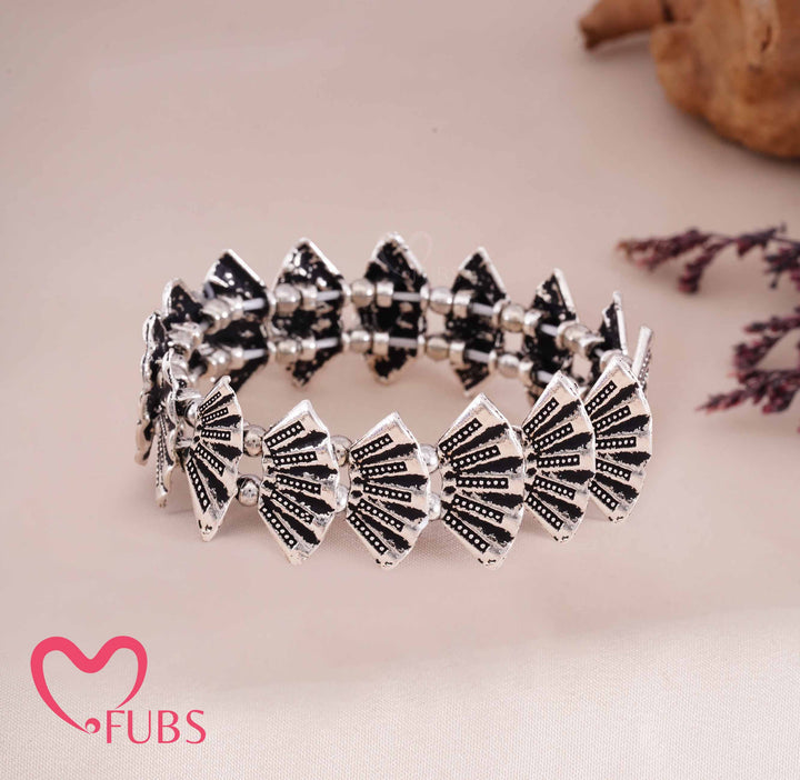 Artistic Metal Bracelet with Intricate Work
