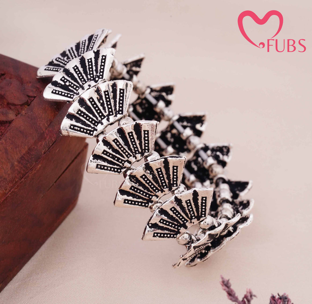 Artistic Metal Bracelet with Intricate Work