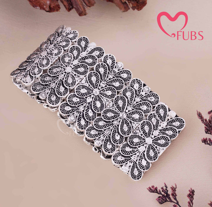 Handcrafted Bracelet with Intricate Floral Detailing