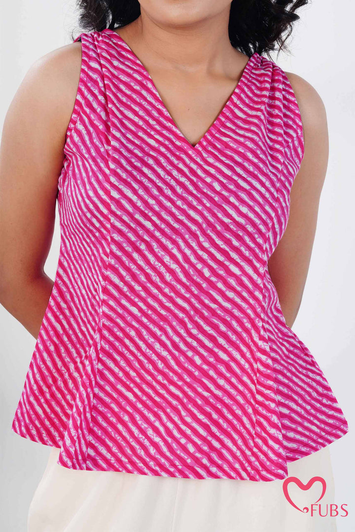 Pink Leheriya Sleeveless Kurti & Bird Studs Set