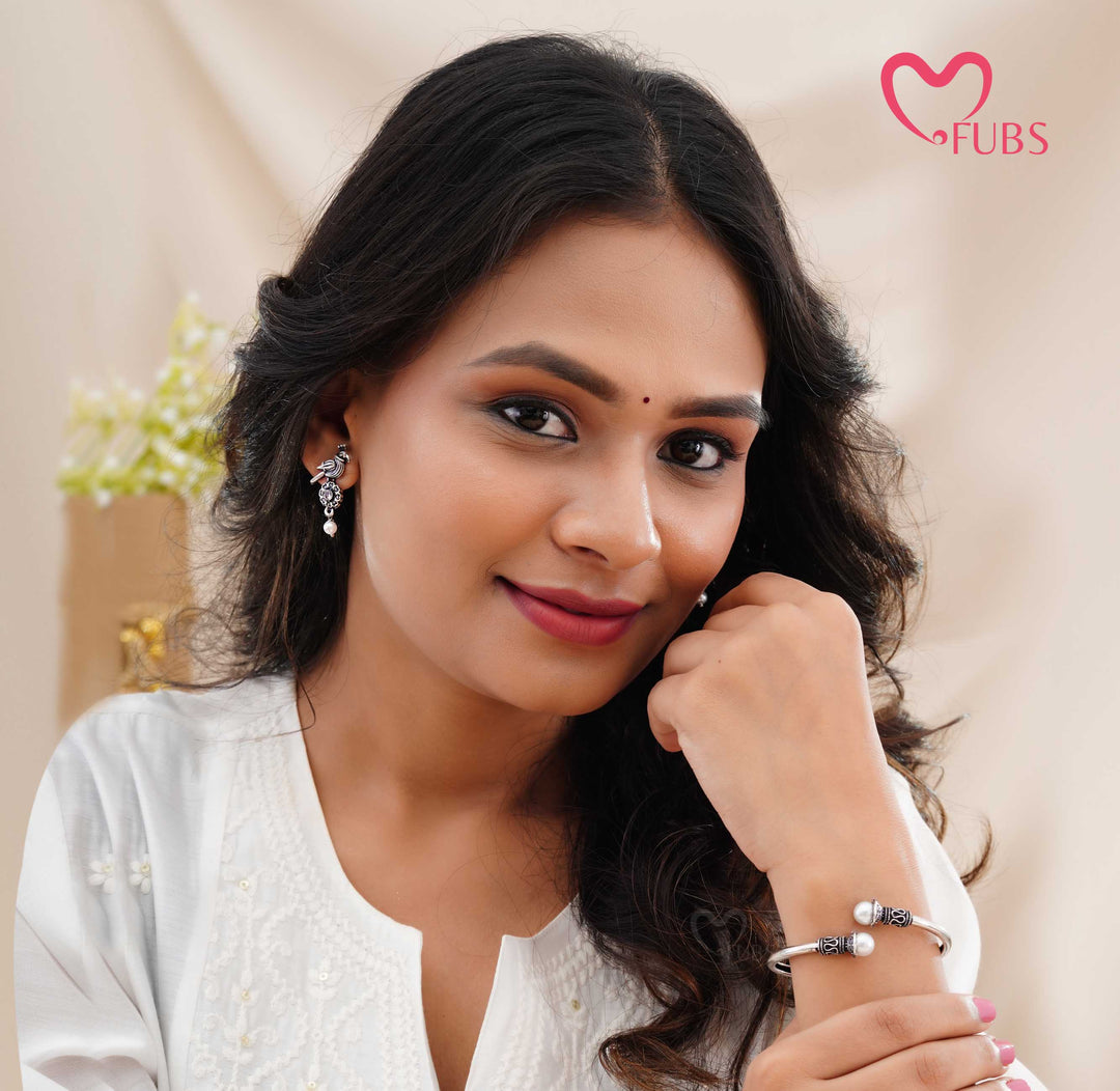 Traditional Bird Motif Jewelry Set with Pearls