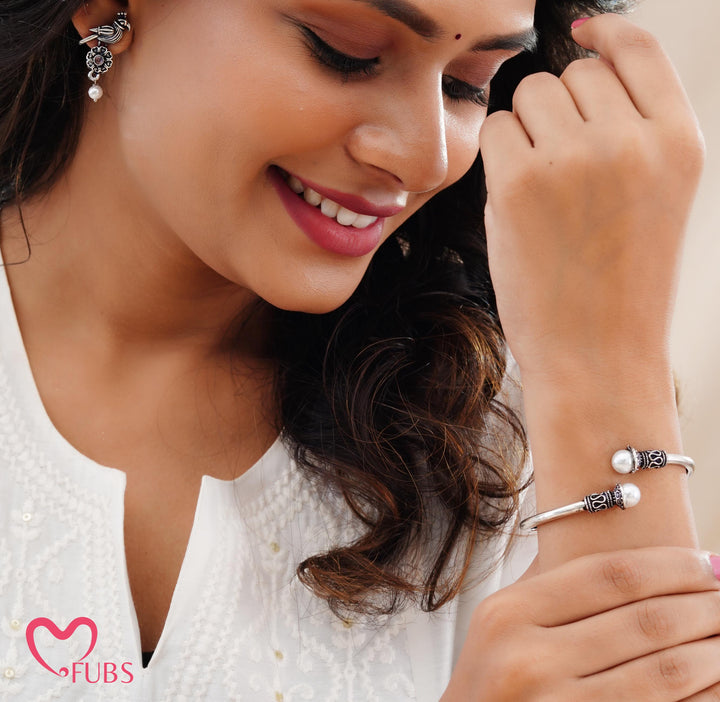 Traditional Bird Motif Jewelry Set with Pearls