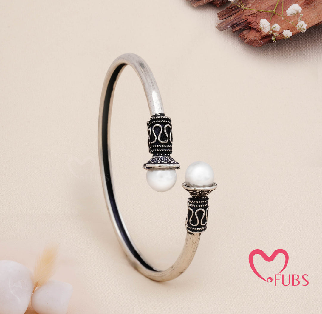 Traditional Bird Motif Jewelry Set with Pearls