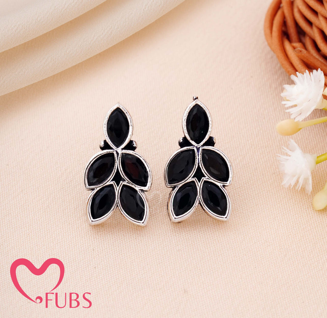 Elegant Leaf Motif Earrings with Teardrop Detailing