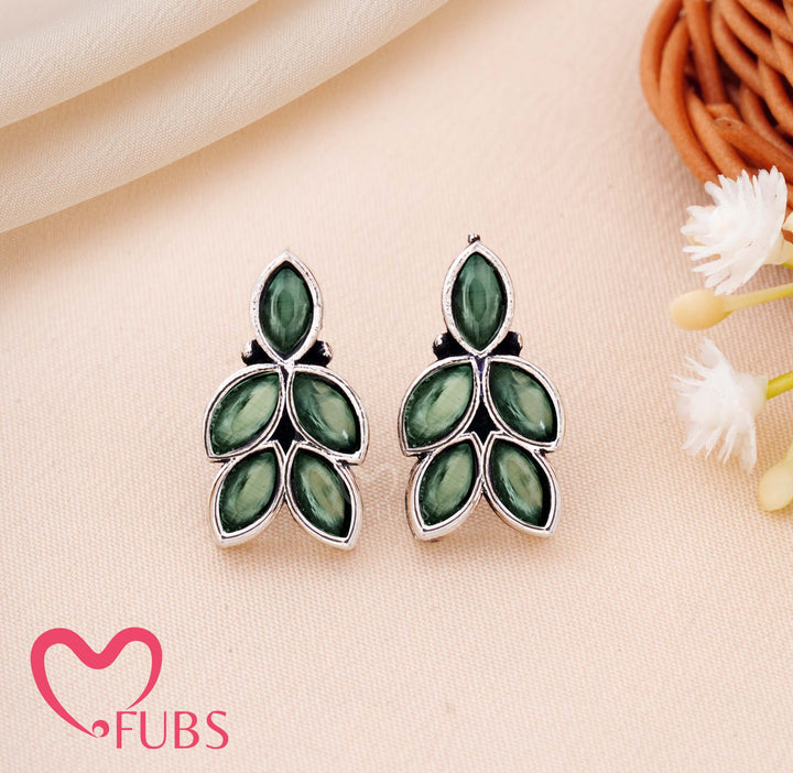 Elegant Leaf Motif Earrings with Teardrop Detailing