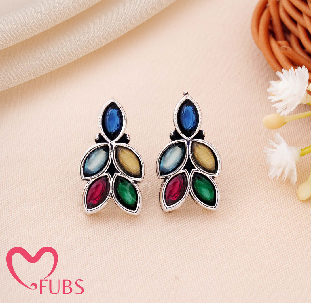 Elegant Leaf Motif Earrings with Teardrop Detailing