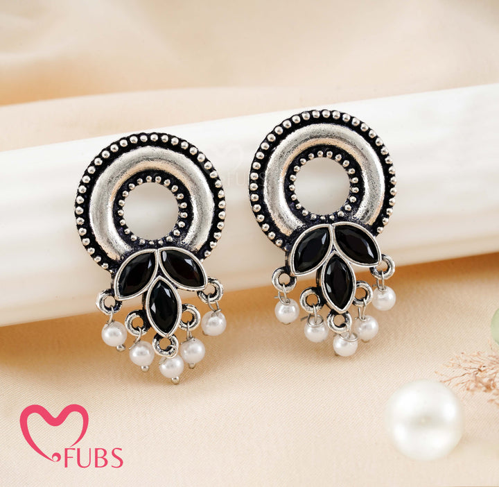 Aesthetic Oxidized Leaf Drop Earrings with Pearls