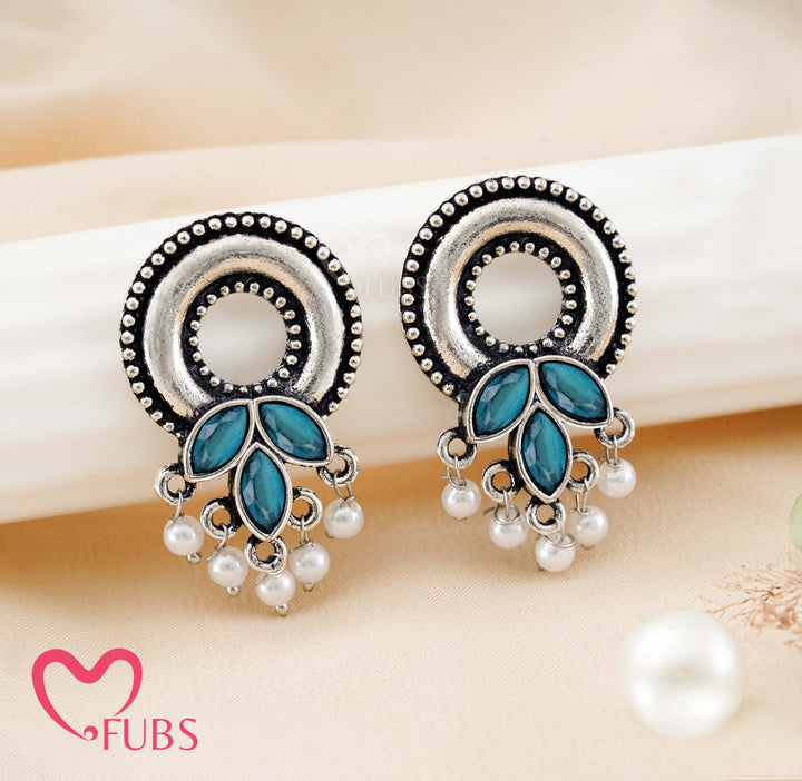 Aesthetic Oxidized Leaf Drop Earrings with Pearls