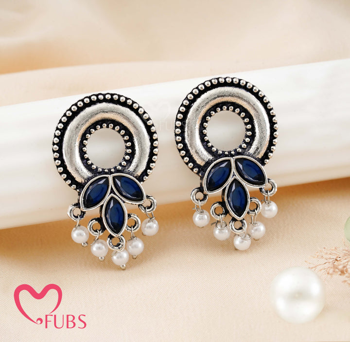 Aesthetic Oxidized Leaf Drop Earrings with Pearls