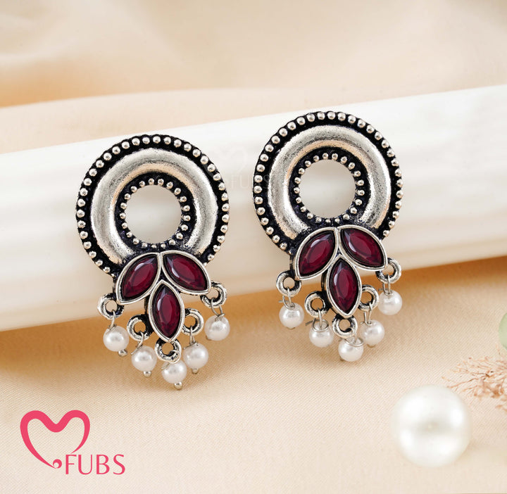 Aesthetic Oxidized Leaf Drop Earrings with Pearls
