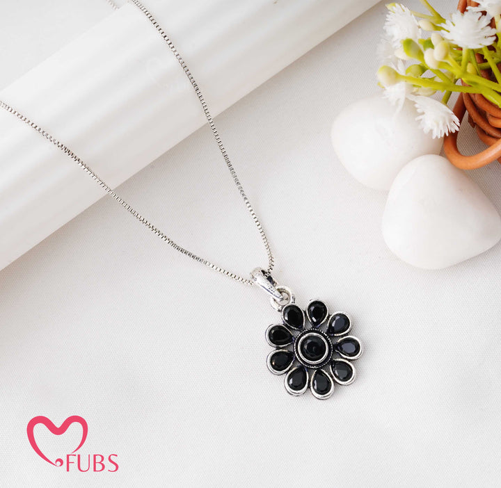 Moti Pendant Necklace