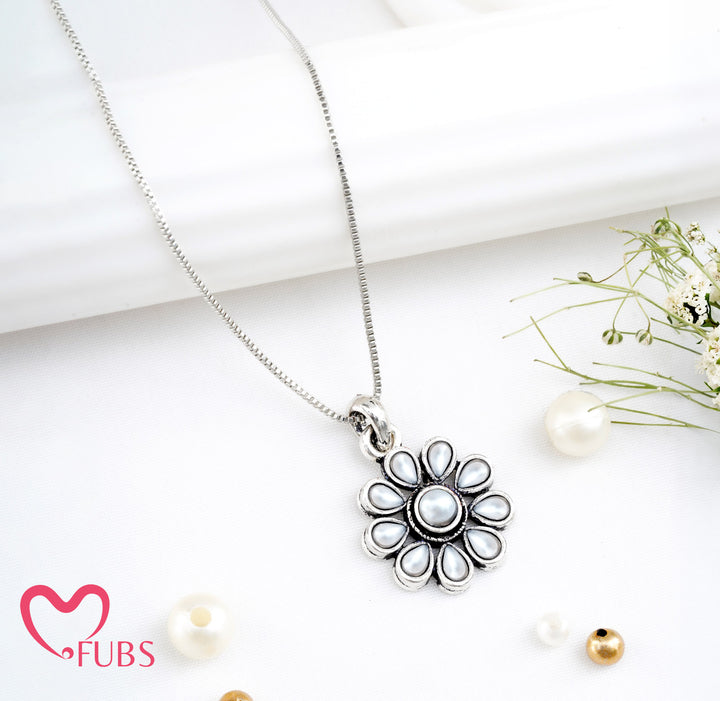 Moti Pendant Necklace