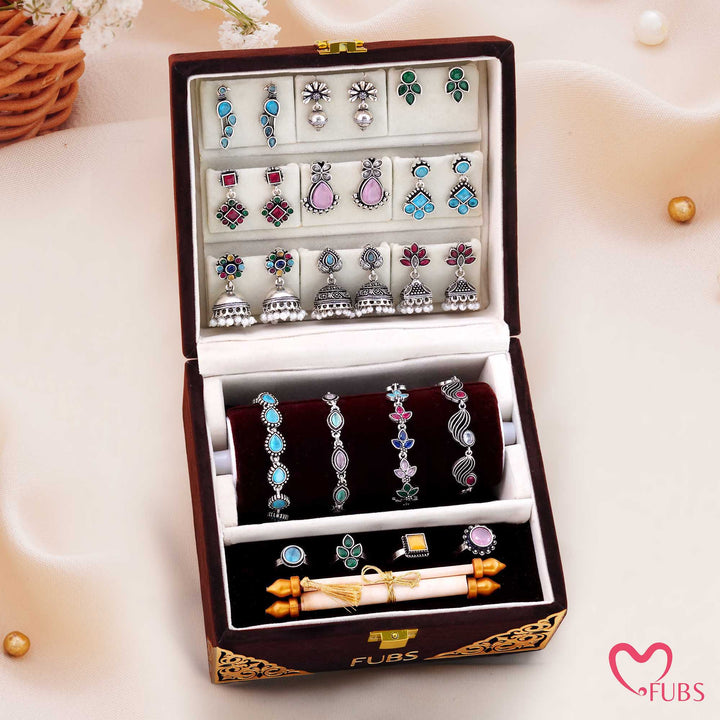 Gehno Ki Peti - Royal Velvet Jewelry Box of 9 Earrings, 4 Bracelets, 4 Rings and a Sandesh Patra