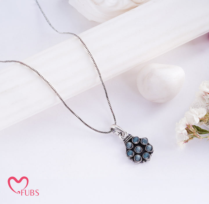 Necklace with Floral Gemstone Pendant Design