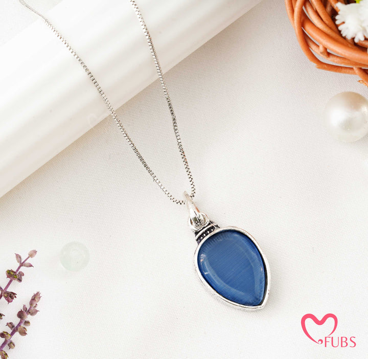 Ornate Teardrop Pendant Necklace