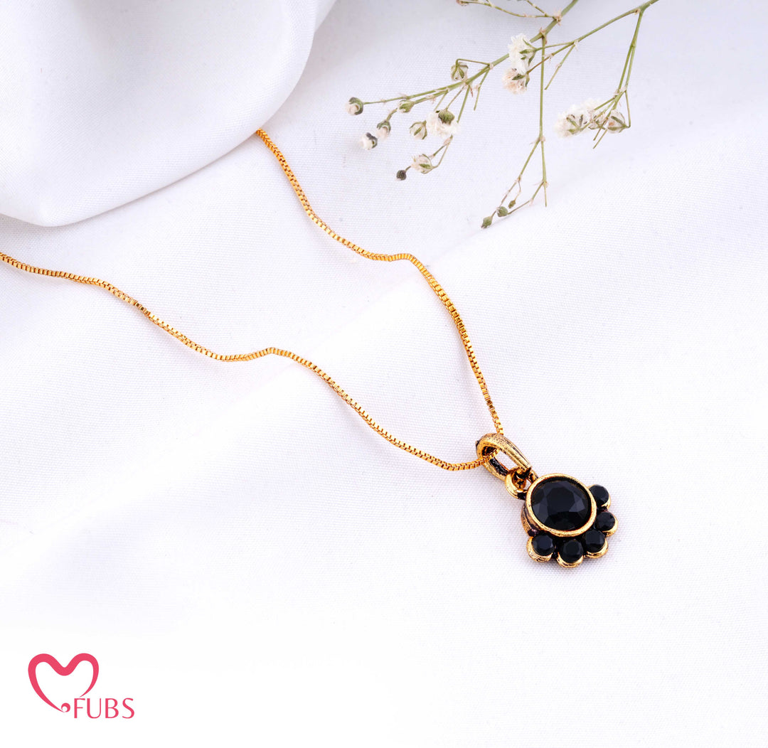 Daisy Bloom Pendant Necklace