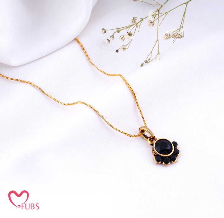 Daisy Bloom Pendant Necklace