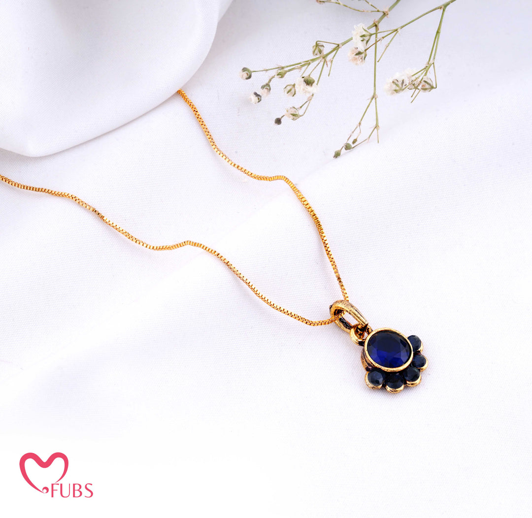 Daisy Bloom Pendant Necklace