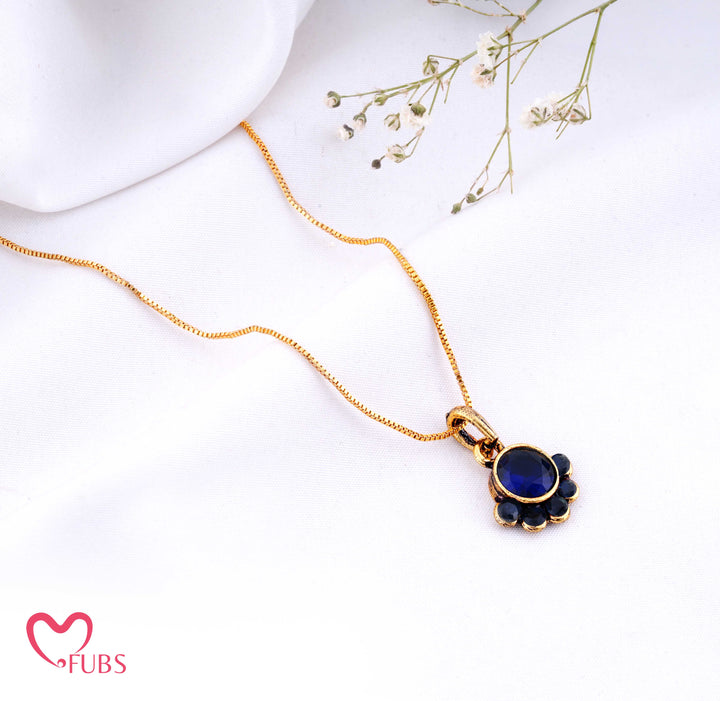 Daisy Bloom Pendant Necklace