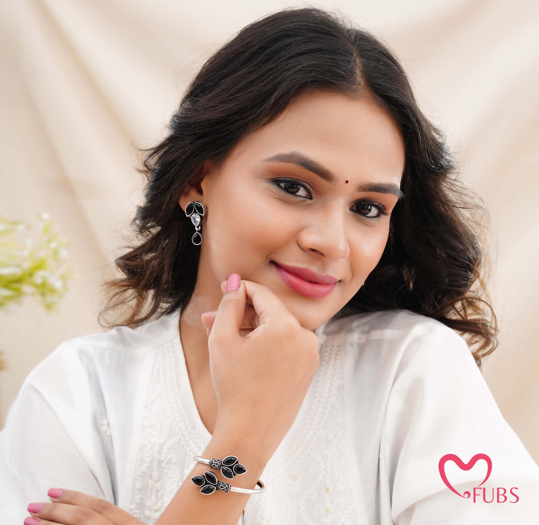 Elegant Leaf Stone Jewelry Set – Earrings & Bracelet