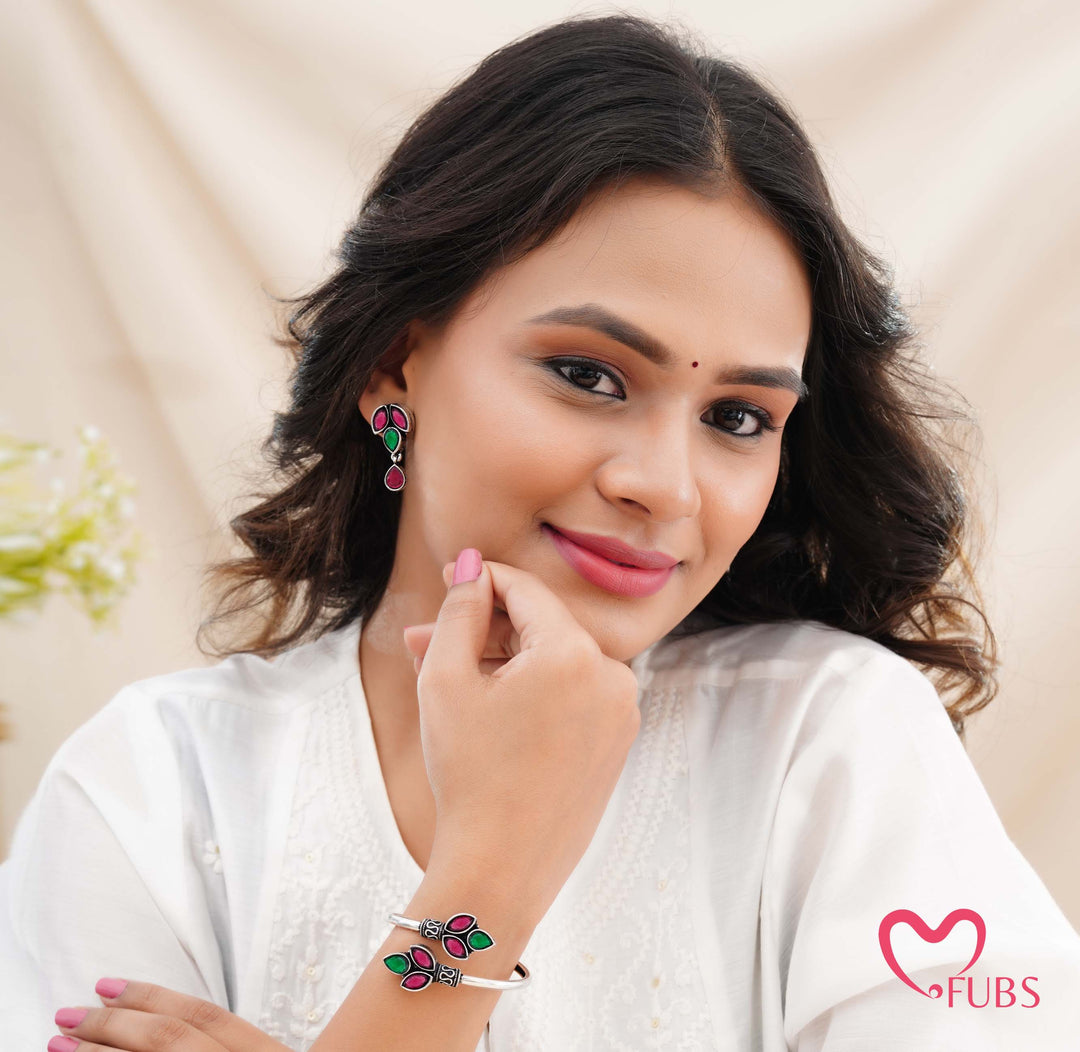 Elegant Leaf Stone Jewelry Set – Earrings & Bracelet