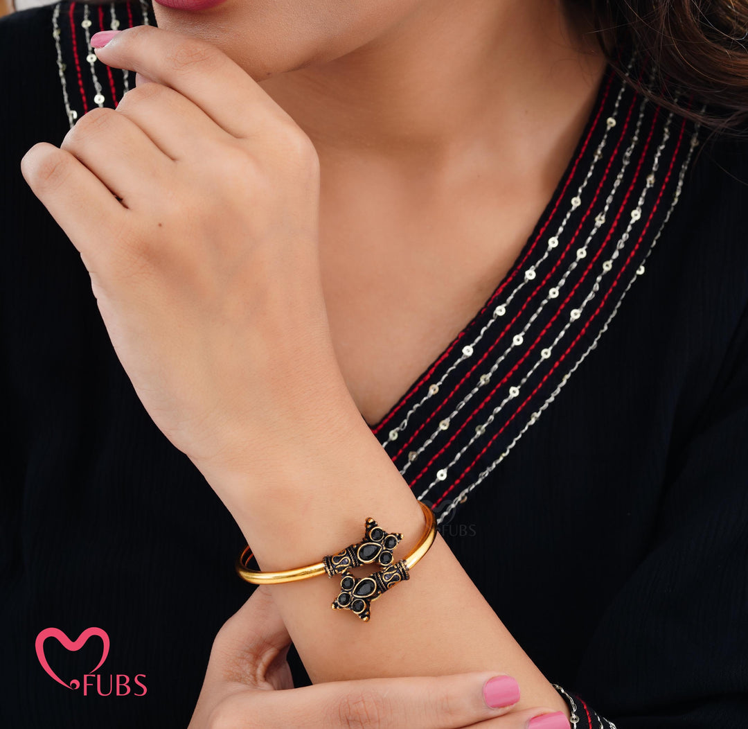 Golden Aura Combo Set - Earring & Bracelet