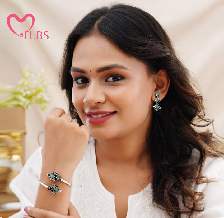 Artisanal Stone Jewelry Combo – Earrings & Bracelet