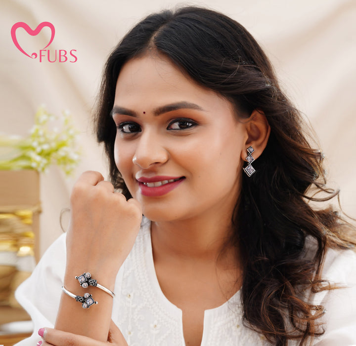 Artisanal Stone Jewelry Combo – Earrings & Bracelet