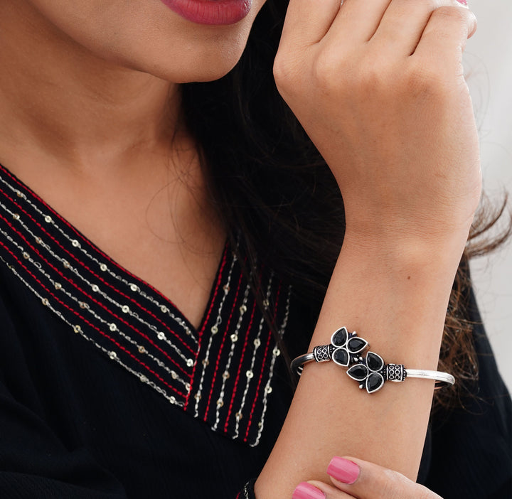 Graceful Floral Earring & Bracelet Combo